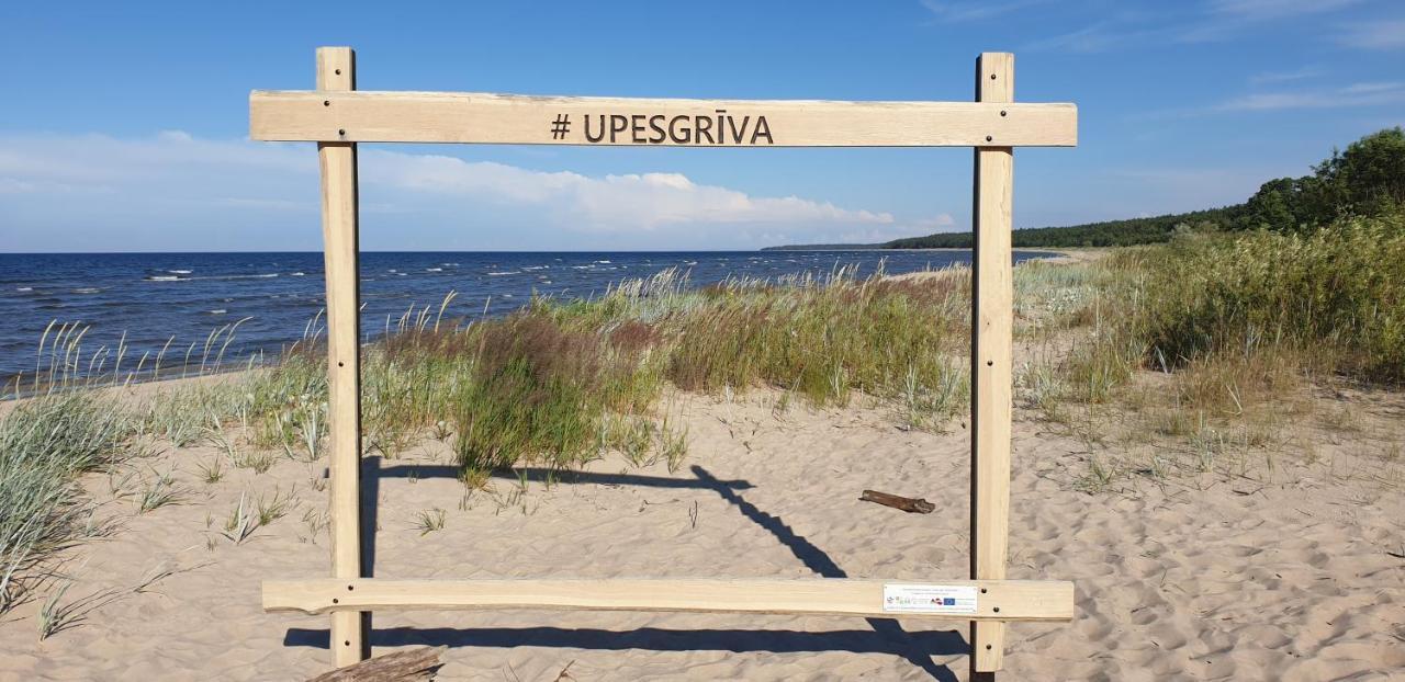 Kempings Stieres Un Majas Virtuve Upesgriva Exterior photo
